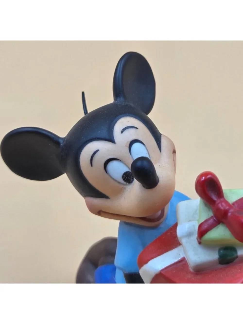 WDCC Mickey Mouse Pluto's Christmas Tree Present For My Pals Disney Ornament